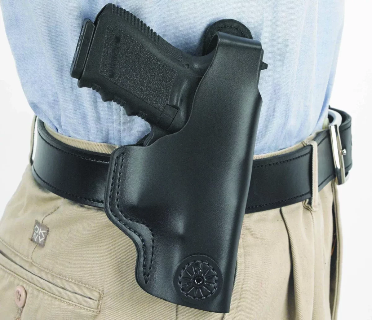 033bay1z0_inuse. Webp - desantis dual carry ii holster - iwb/owb rh lthr xds 9/45 blk - 033bay1z0 inuse